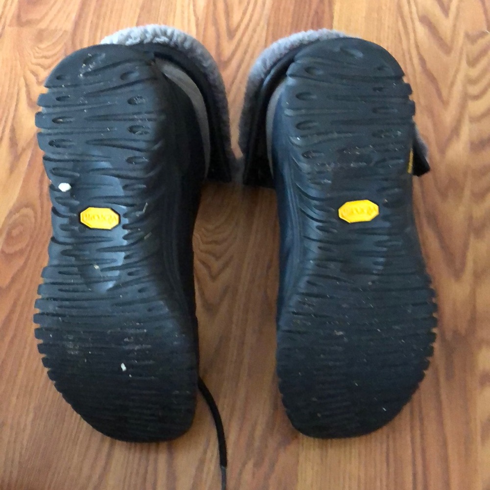 UGG Women's Adirondack III Waterproof Boots - Picture 4 of 8